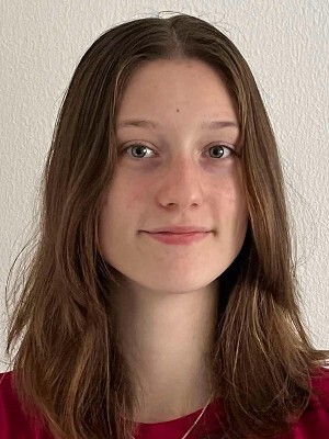 Júlia Reviľáková